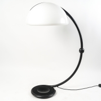 Lampe sur pied noir, modèle serpent, 1960-1970