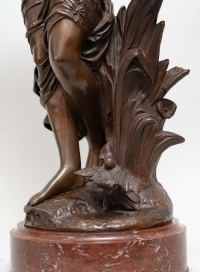 Femme à l&#039;oiseau par Louis Auguste MOREAU, Circa 1890.
