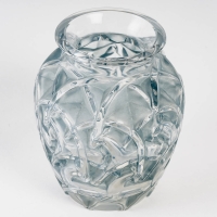 Vase &quot;Chamois&quot; verre blanc patiné bleu de René LALIQUE