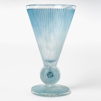 Vase &quot;Pavot&quot; verre blanc patiné bleu et émaillé noir de René LALIQUE
