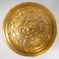 Boîte ou coffret en bronze à patine dorée, signée F.Barbedienne, seconde moitié du XIXe siècle.