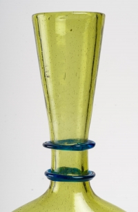 Vase vénitien, couleur vert absinthe, fin XVIIIème / début XIXème