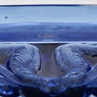 Coupe &quot;Anges&quot; verre bleu saphir de René LALIQUE