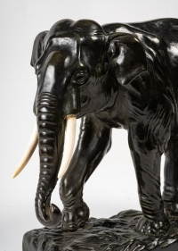 Sculpture en bronze et ivoire, Éléphant en marche, signée Boudarel