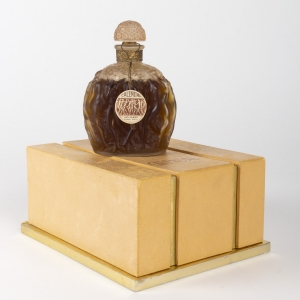 Flacon « Calendal » verre blanc patiné sépia scellé avec boîte, jus d&#039;origine et étiquette de René Lalique pour Molinard|||||||||||||