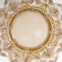 Vase &quot;Rampillon&quot; verre blanc patiné sépia de René LALIQUE