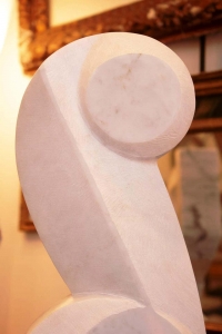 Sculpture contemporaine en marbre par Savy