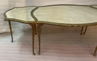 1970′ Table Tripartite Maison Charles Forme Arbaléte, Jansen Ou Baguès Décor Palmier en Bronze Doré avec Plateaux Miroir