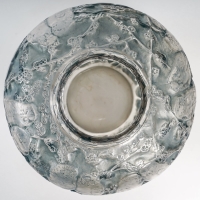 Vase &quot;Perruches&quot; verre blanc patiné bleu de René LALIQUE