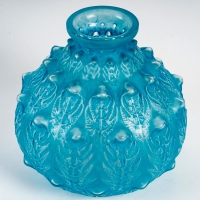 Vase &quot;Fougères&quot; verre blanc patiné bleu de René LALIQUE