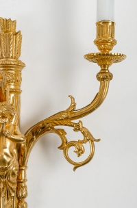 Paire d’appliques de style Louis XVI en bronze doré Aux enfants musiciens fin du XIXème siècle