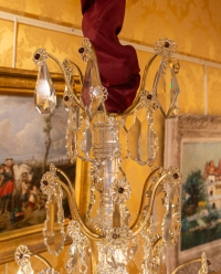 Lustre de style Louis XVI de forme tige en bronze doré et cristal taillé des Cristalleries de Baccarat