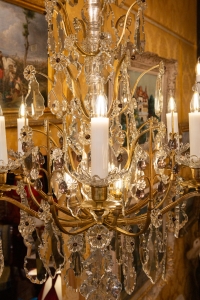 Lustre de style Louis XVI de forme tige en bronze doré et cristal taillé des Cristalleries de Baccarat