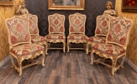 Italie - Suite de six chaises de style Louis XIV en bois mouluré et sculpté laqué vers 1800