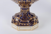 Paire de vases couverts en porcelaine 19e siècle