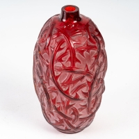 René Lalique: 1921 “Ronce” vase tinted red