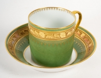 12 tasses couleurs à incrustations or, XIXème siècle