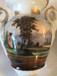 Paire de petits vases en porcelaine, d&#039;époque Louis Philippe. Réf: Charles 11.