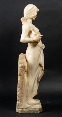 Statue en albatre &quot;Porteuse d&#039;eau&quot;, XIXème-XXème siècle