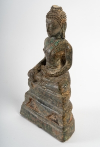 Bouddha en bronze, assis en position de la prise de la terre à témoin ou vainqueur de Mâra, fin 17ème ou début 18ème.