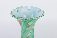 Vase en opaline émaillée et dorée 19e siècle