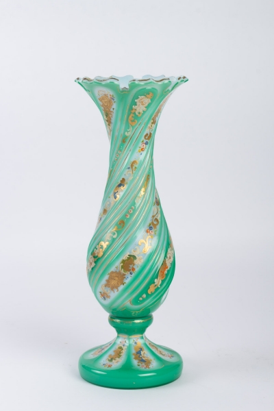 Vase en opaline émaillée et dorée 19e siècle||||||||