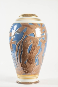 Grand vase en porcelaine de Sèvres à décor africaniste - céramique art déco