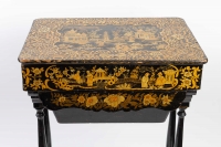 Table en laque noire et or 19e siècle