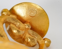 Paire de bougeoirs en métal doré du XXème siècle