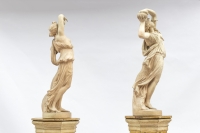 Paire de nymphes sculptées en terre cuite, 1880-1905