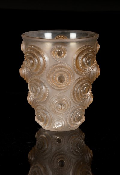René Lalique  (1860-1945) Vase &quot;Spirales &quot; patiné sienne