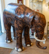 Bar éléphant en cuir, XXème siècle