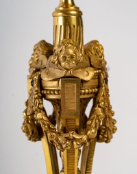 Flambeaux &quot;Aux Carquois&quot; de Style Louis XVI en bronze doré. Modèle de E.Martincourt. Epoque Restauration.