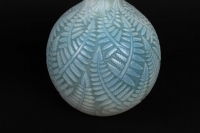 Vase « Espalion » verre opalescent patiné bleu-gris de René LALIQUE