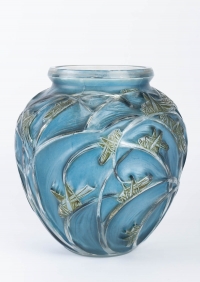 Vase « Sauterelles » verre blanc patiné bleu et vert à chaud de René LALIQUE