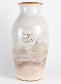 Imposant vase en opaline à décor mythologique représentant Vénus et l&#039;amour, travail français du XIXe siècle