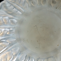 Vase &quot;Malesherbes&quot; verre opalescent double couche patiné gris de René LALIQUE