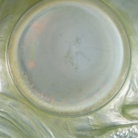 Vase &quot;Formose&quot; verre opalescent double couche patiné vert clair de René LALIQUE