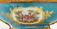 Une coupe en porcelaine de style sèvres, fin XIXème siècle