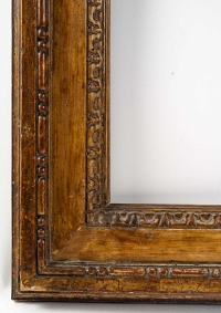 Cadre en bois sculpté doré de style Louis XVI