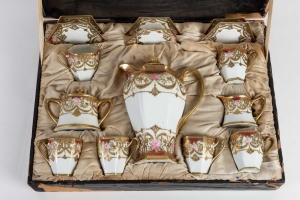 Service en porcelaine avec son écrin Japon 19e siècle|||||||||