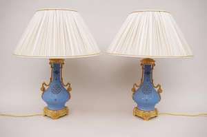 Paire de lampes en porcelaine de Paris, bleu mat, circa 1880