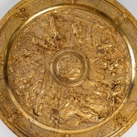 Important plateau en bronze doré, décors de bas reliefs, XIXème siècle