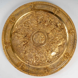 Important plateau en bronze doré, décors de bas reliefs, XIXème siècle||||||||