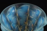 Vase « Moissac » verre opalescent patiné bleu de René LALIQUE