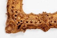 Exceptionnel cadre d&#039;époque Louis XV rococo en bois sculpté et doré