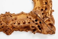 Exceptionnel cadre d&#039;époque Louis XV rococo en bois sculpté et doré