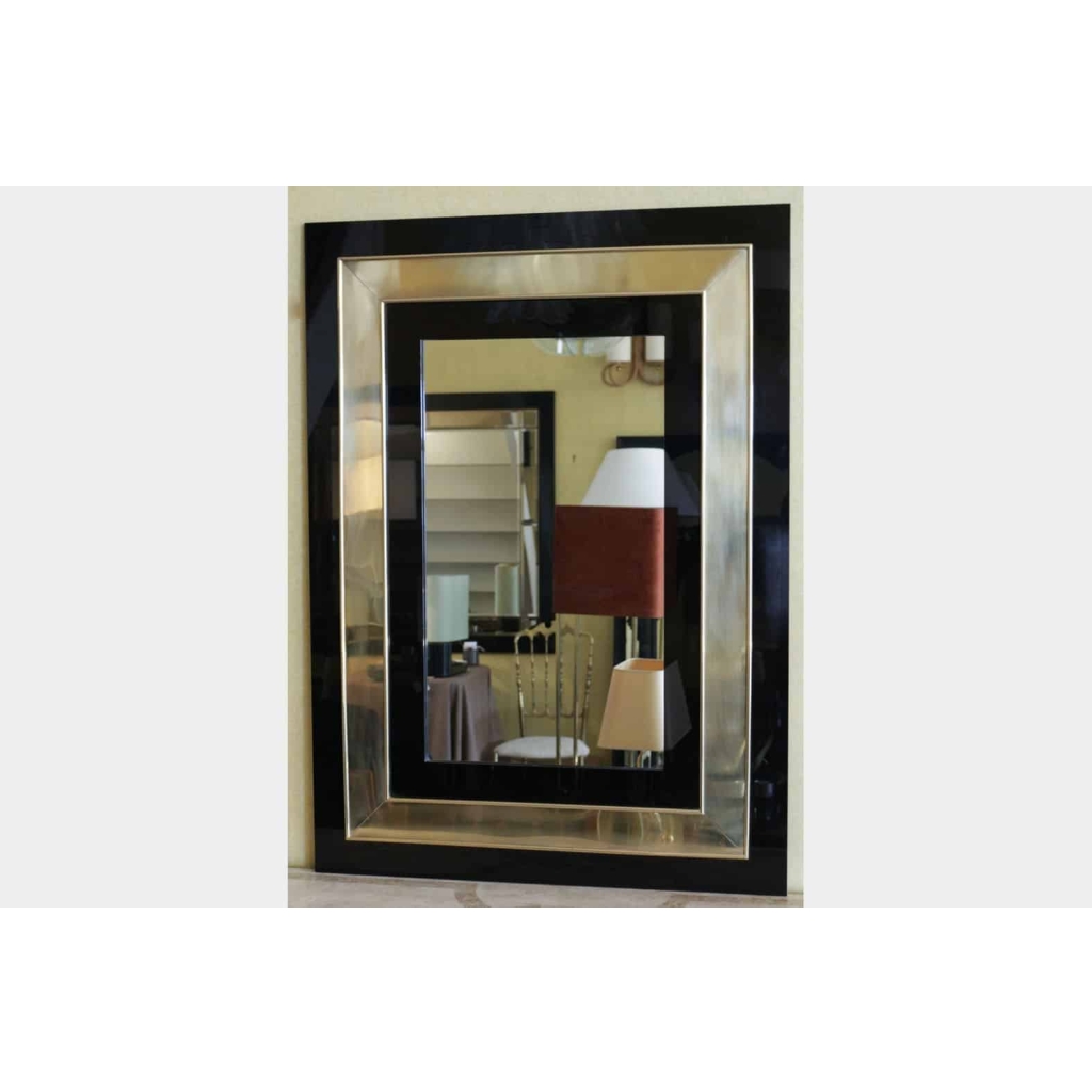 Miroir en plexiglass noir souligné de laiton 1970 