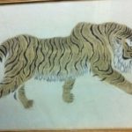 4 grandes peintures sur papier, encadrées, de tigres avec leurs petits | Biron IMG_1504