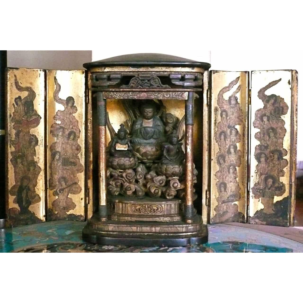 Temple portatif japonais en laque d’or et polychromie | Biron 